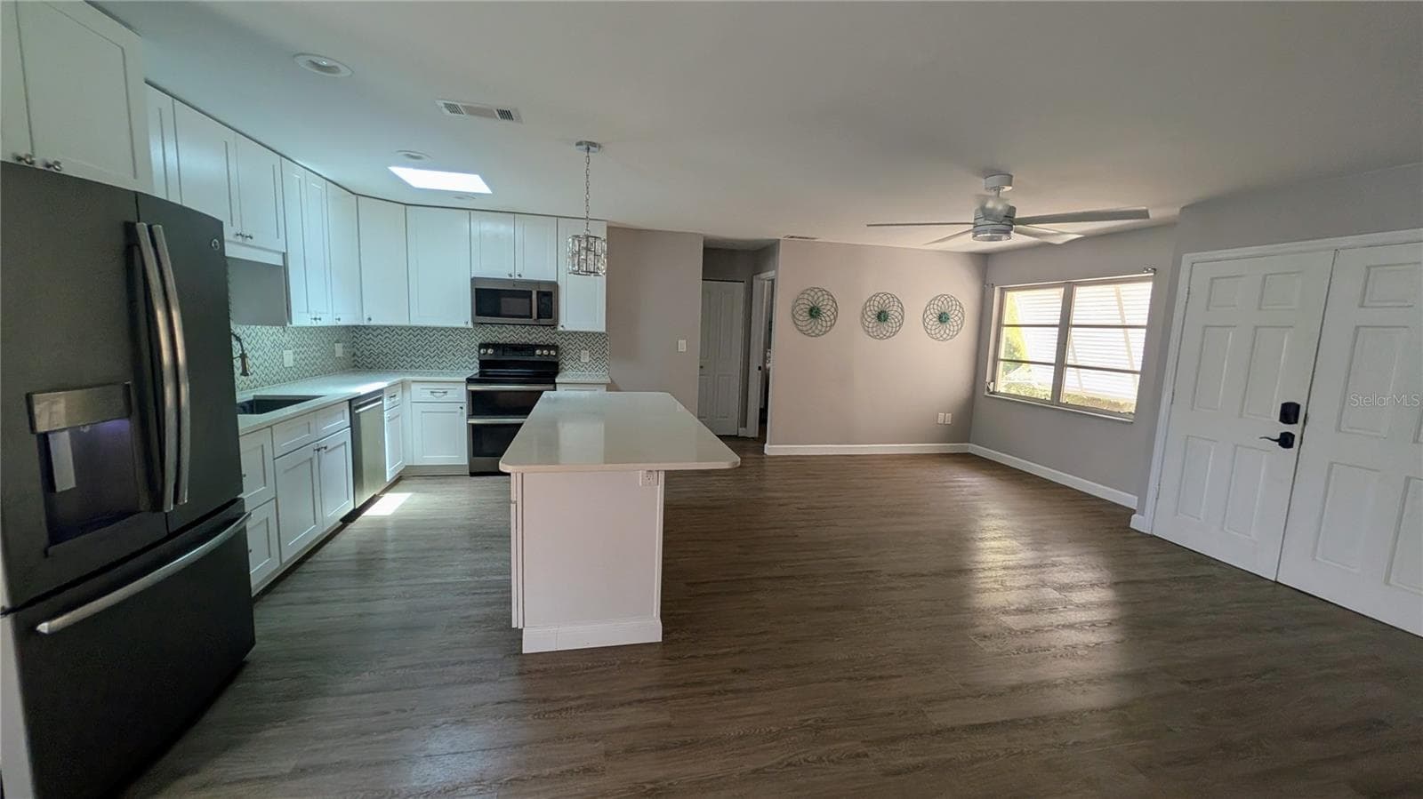 Single Family Residence at 1406 S VENICE BLVD, VENICE, photo 4 of 29