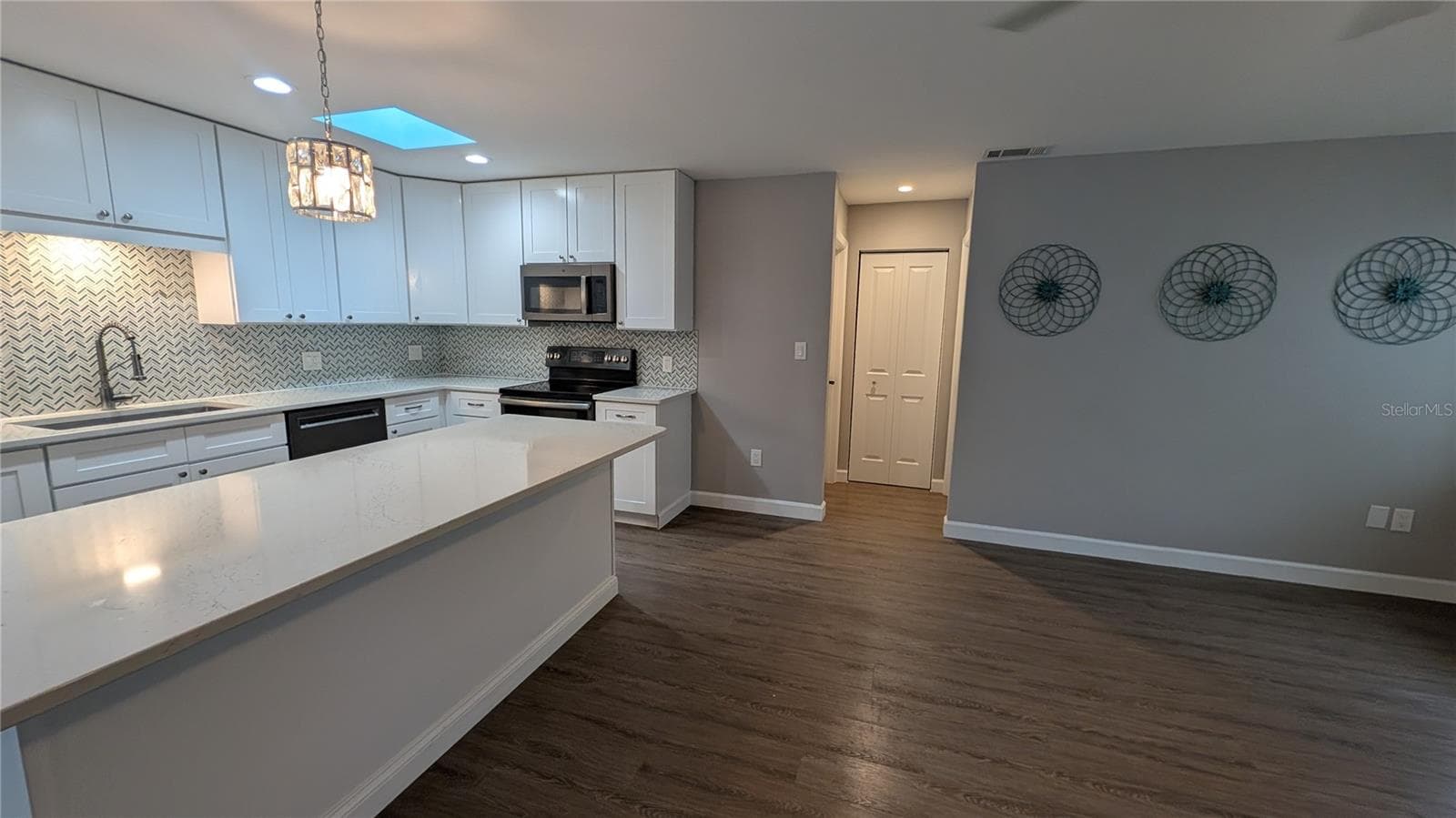 Single Family Residence at 1406 S VENICE BLVD, VENICE, photo 6 of 29