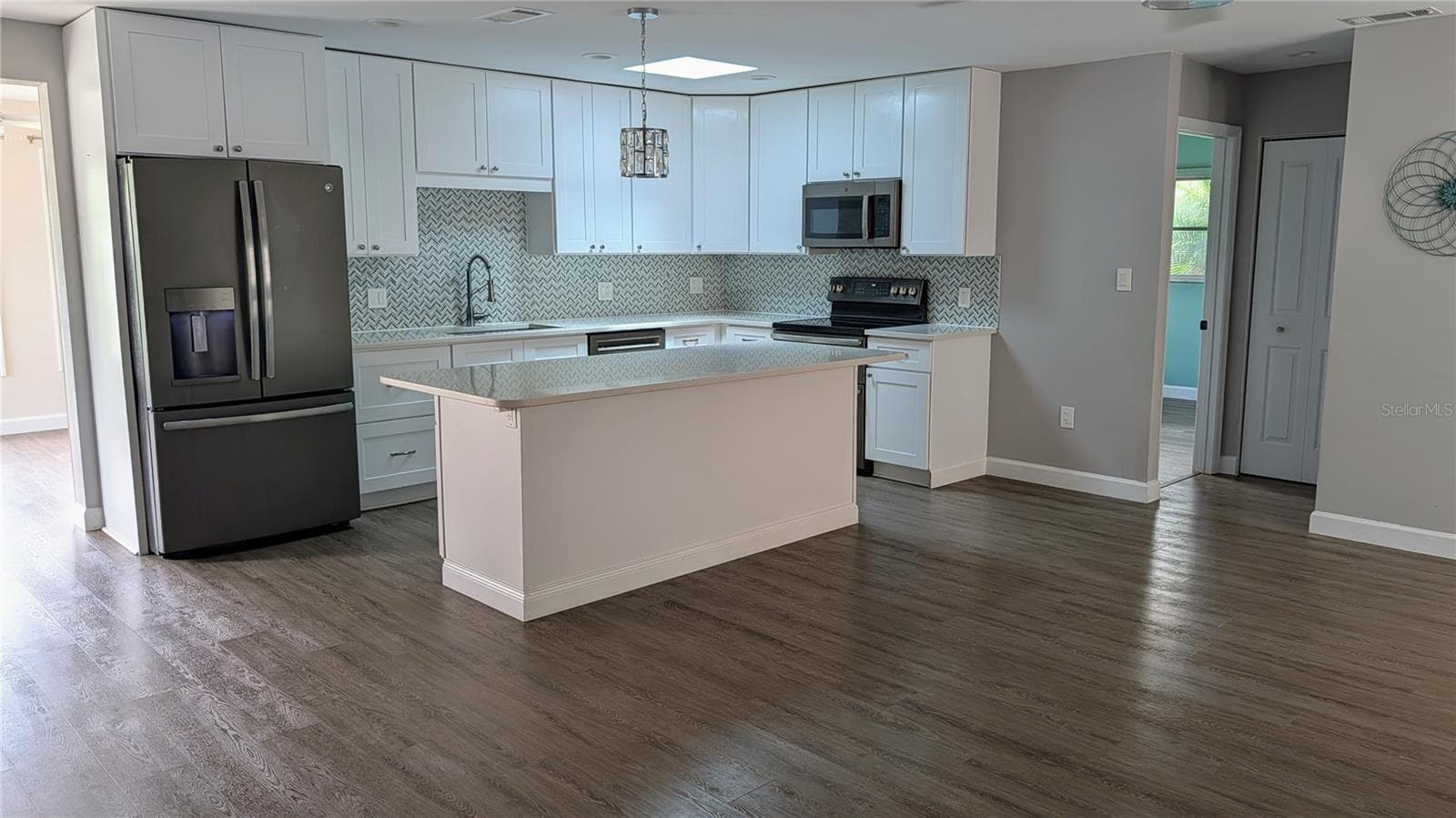 Single Family Residence at 1406 S VENICE BLVD, VENICE, photo 8 of 29