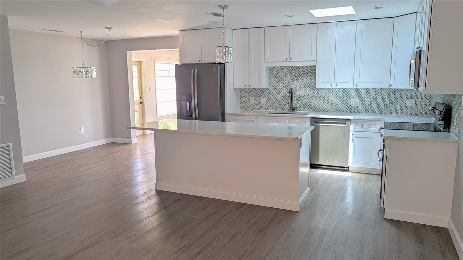 Single Family Residence at 1406 S VENICE BLVD, VENICE, photo 9 of 29