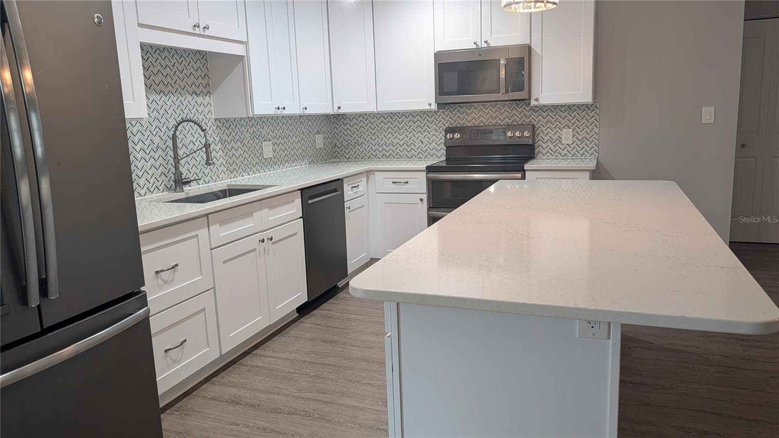 Single Family Residence at 1406 S VENICE BLVD, VENICE, photo 12 of 29