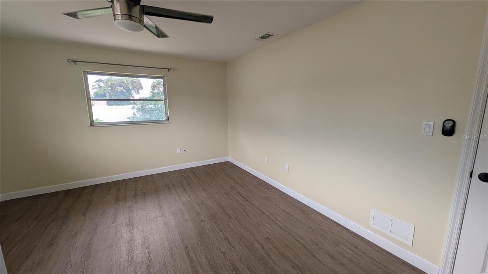 Single Family Residence at 1406 S VENICE BLVD, VENICE, photo 18 of 29