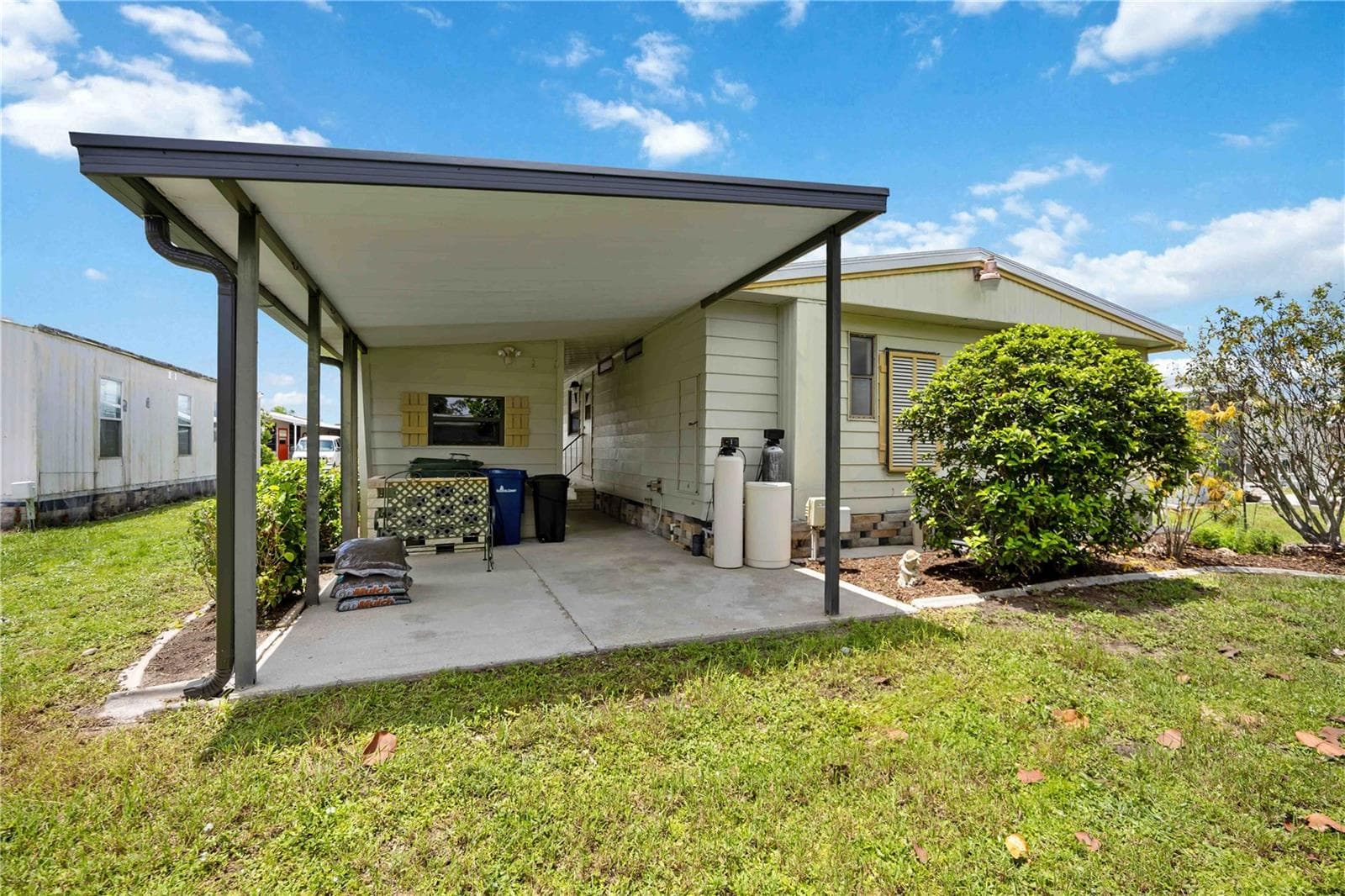 Manufactured Home at 141 RAROTONGA RD, NORTH PORT, photo 4 of 43