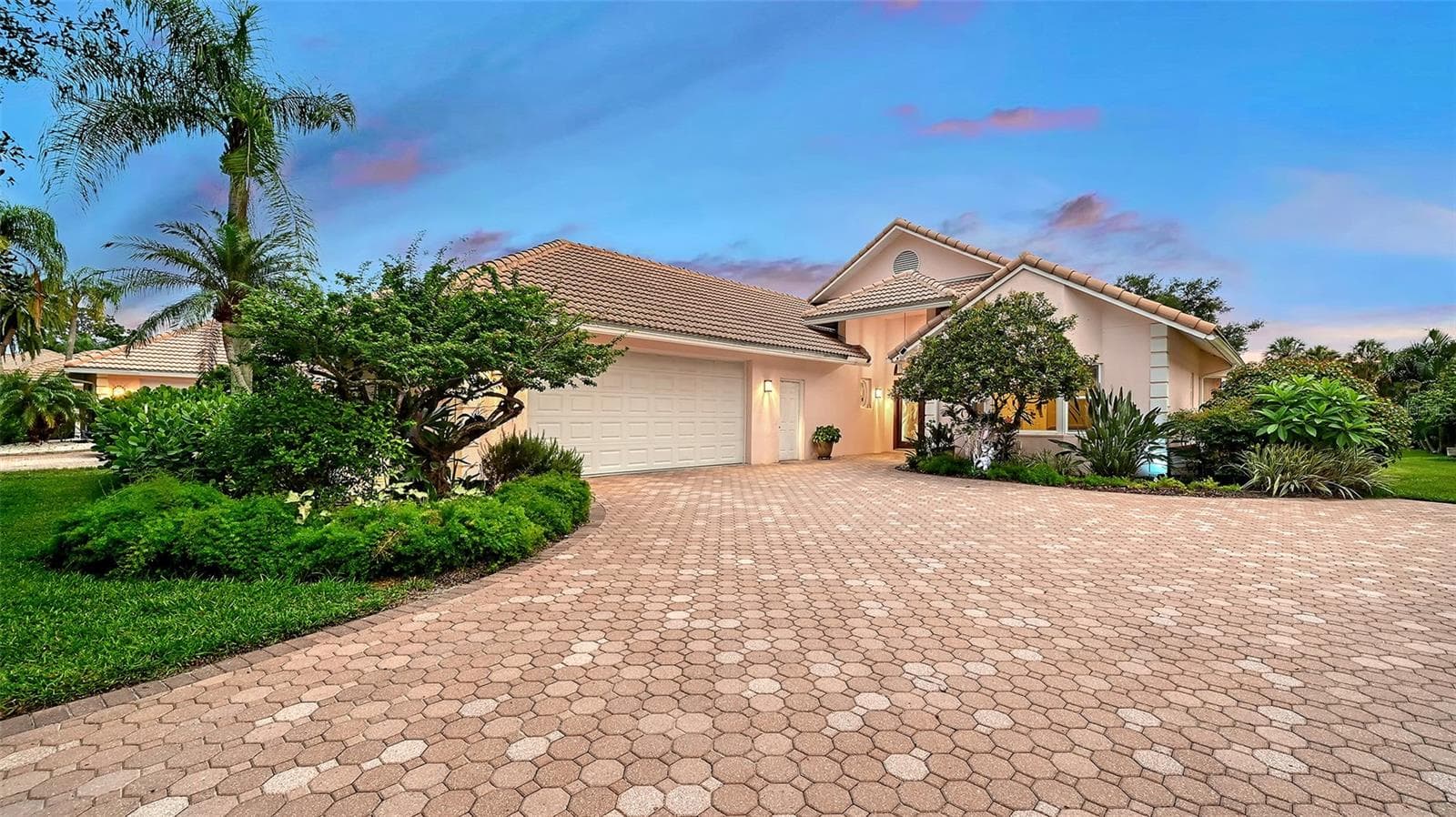 Single Family Residence at 5476 GOLF POINTE DR, SARASOTA, photo 5 of 74