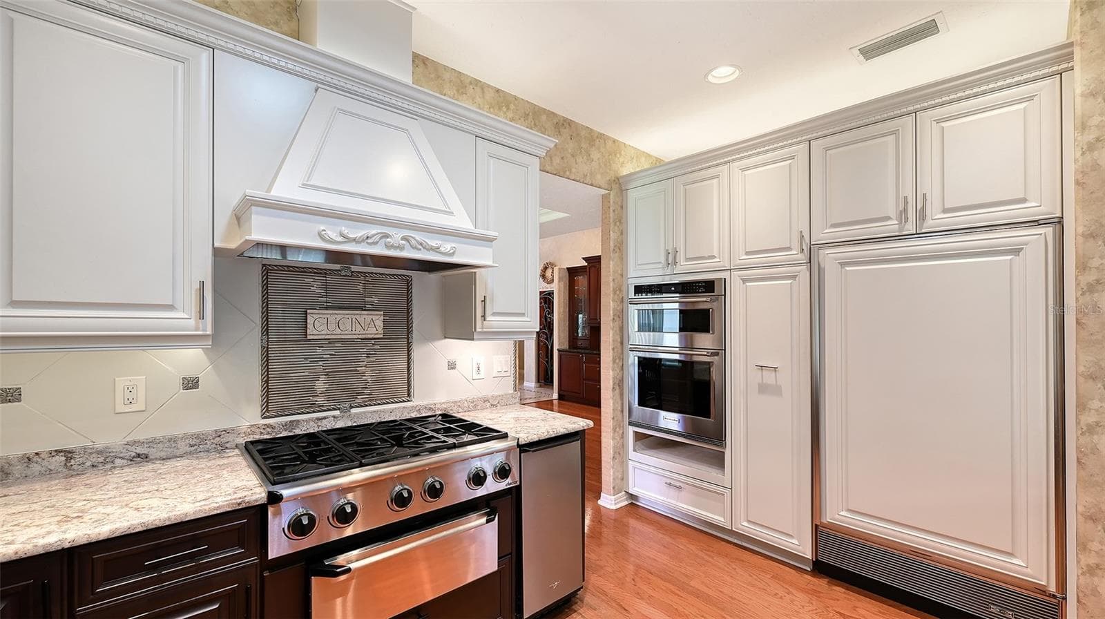Single Family Residence at 5476 GOLF POINTE DR, SARASOTA, photo 23 of 74