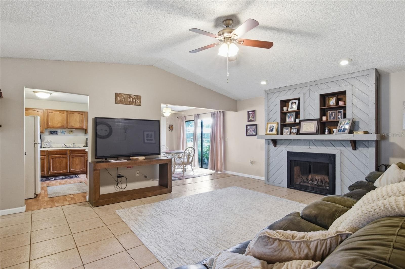 Great Room - 3028 WOOD SONG CT, MULBERRY