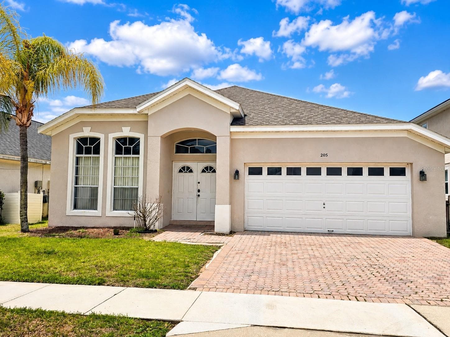 205 GLENEAGLES DR