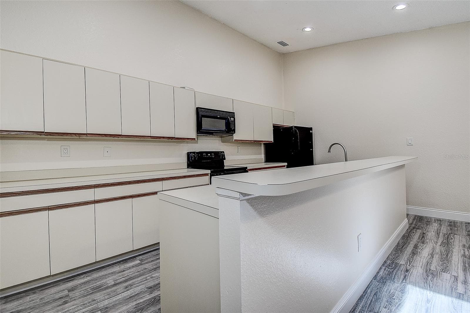Condominium at 6334 92ND PL N #2401, PINELLAS PARK, photo 11 of 45