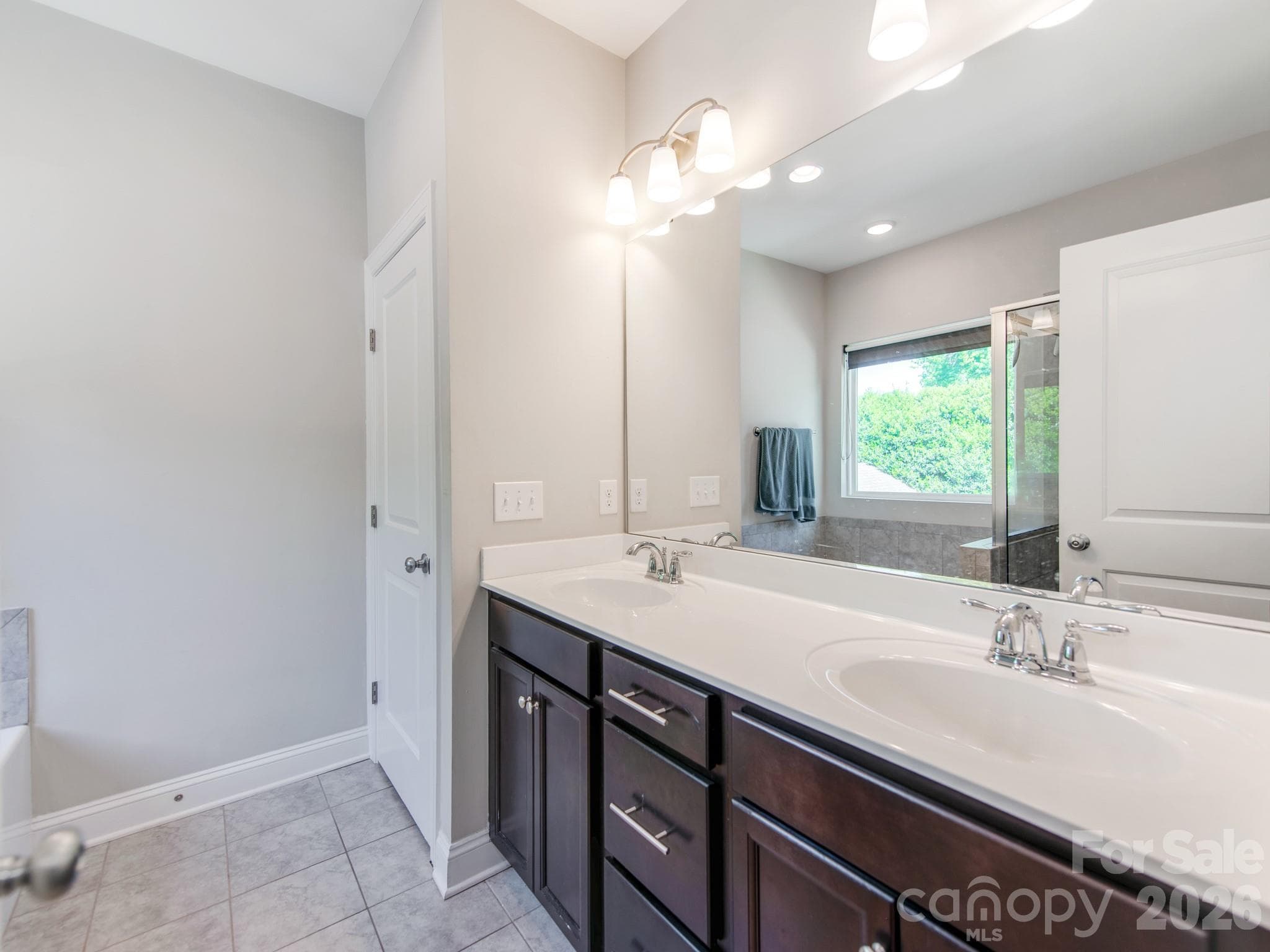 Single Family Residence at 8753 Aspinwall Drive, Charlotte, photo 20 of 35