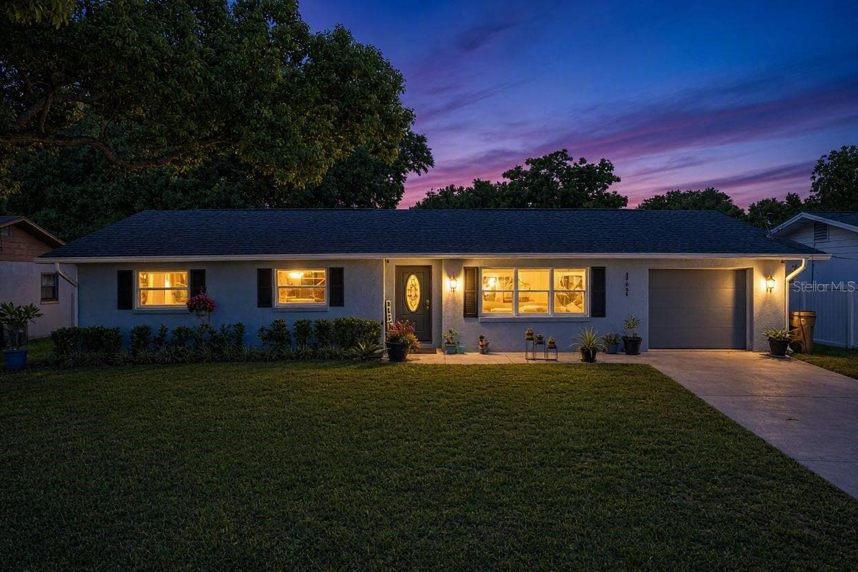 27821 LOIS DR