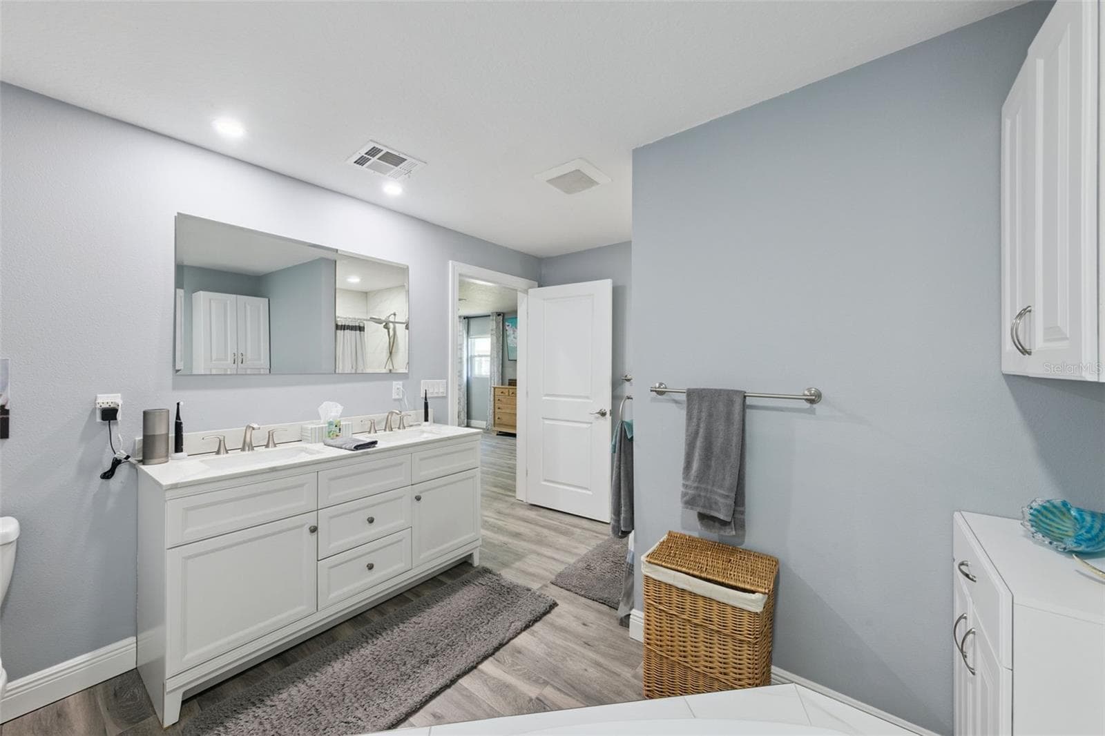 Single Family Residence at 27821 LOIS DR, TAVARES, photo 19 of 51