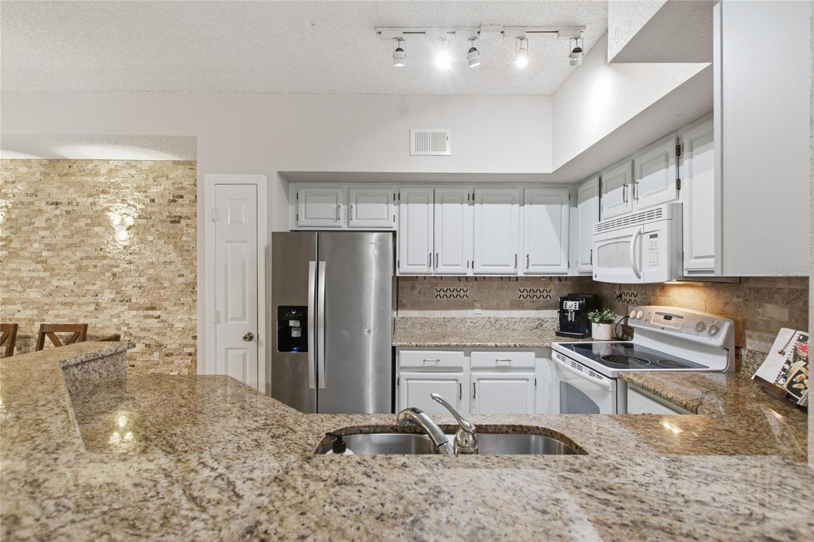 Condominium at 13037 MULBERRY PARK DR #518, ORLANDO, photo 6 of 38