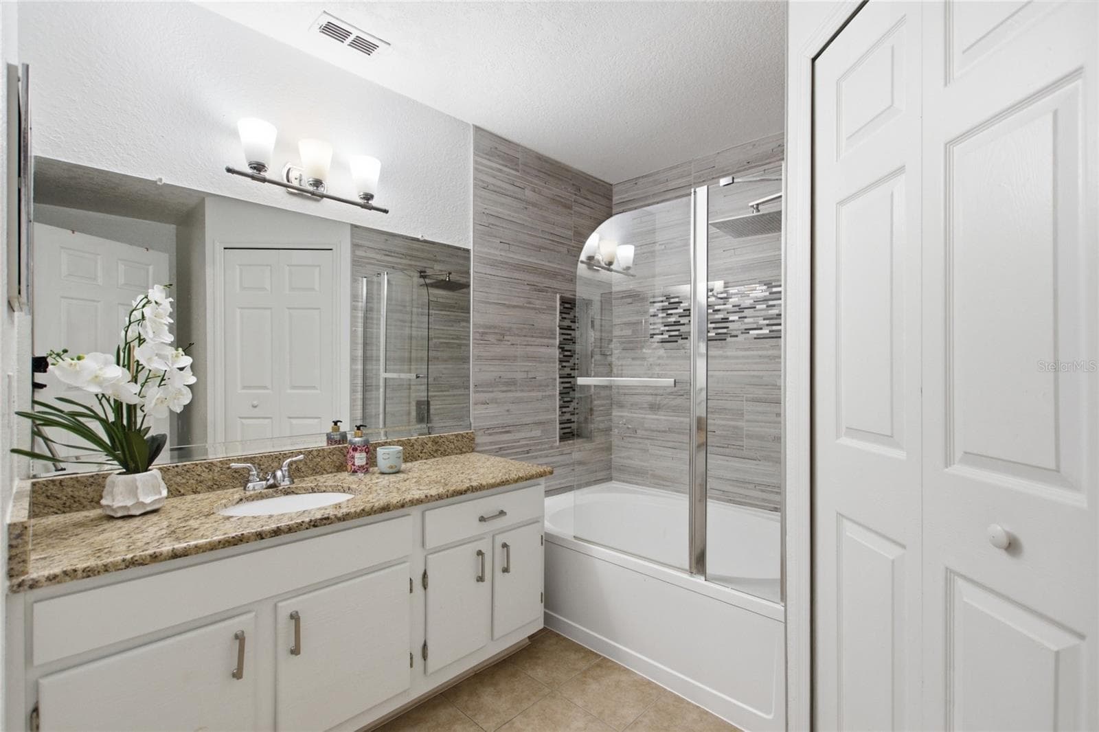 second bath - 13037 MULBERRY PARK DR #518, ORLANDO