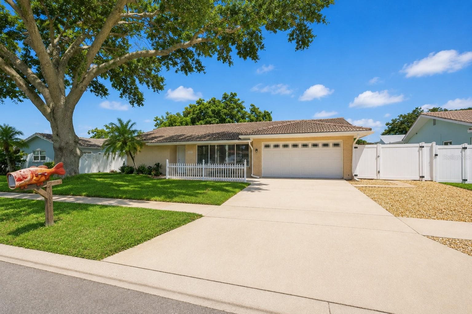2069 KINGFISHER DR