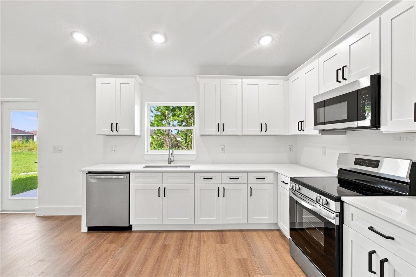 Single Family Residence at 6898 DICKINSON DR, SEBRING, photo 10 of 48