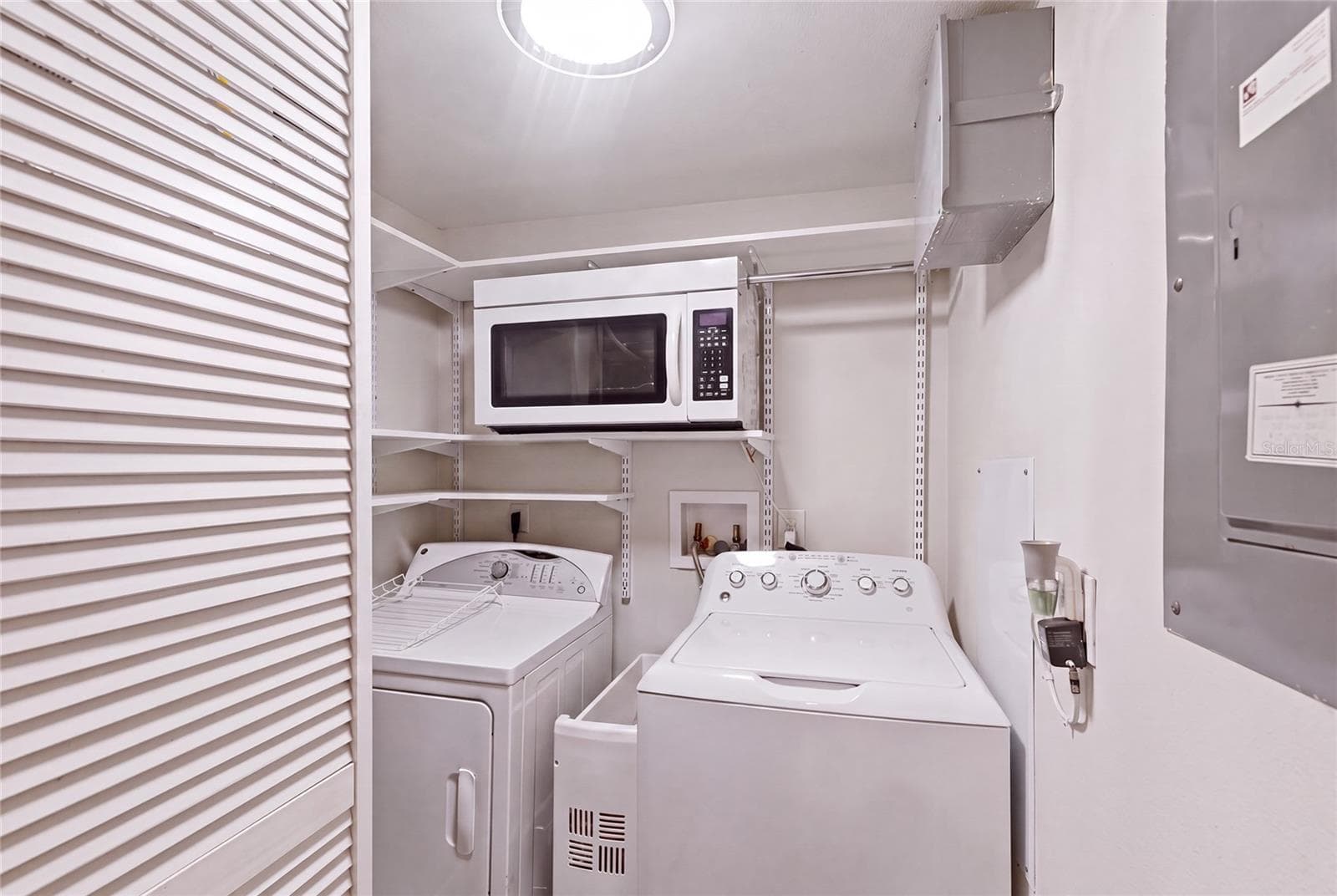 A full-size laundry with room to move around. - 1660 GULF BLVD #PH1, CLEARWATER BEACH