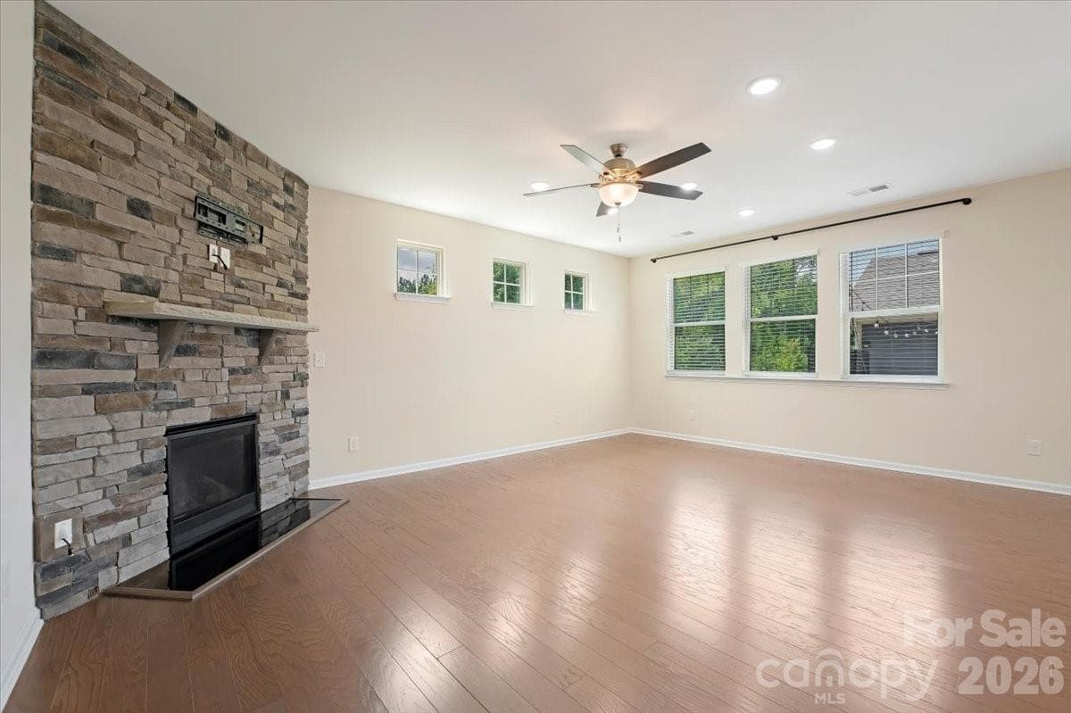 Single Family Residence at 15505 Davidson East Drive, Davidson, photo 19 of 48