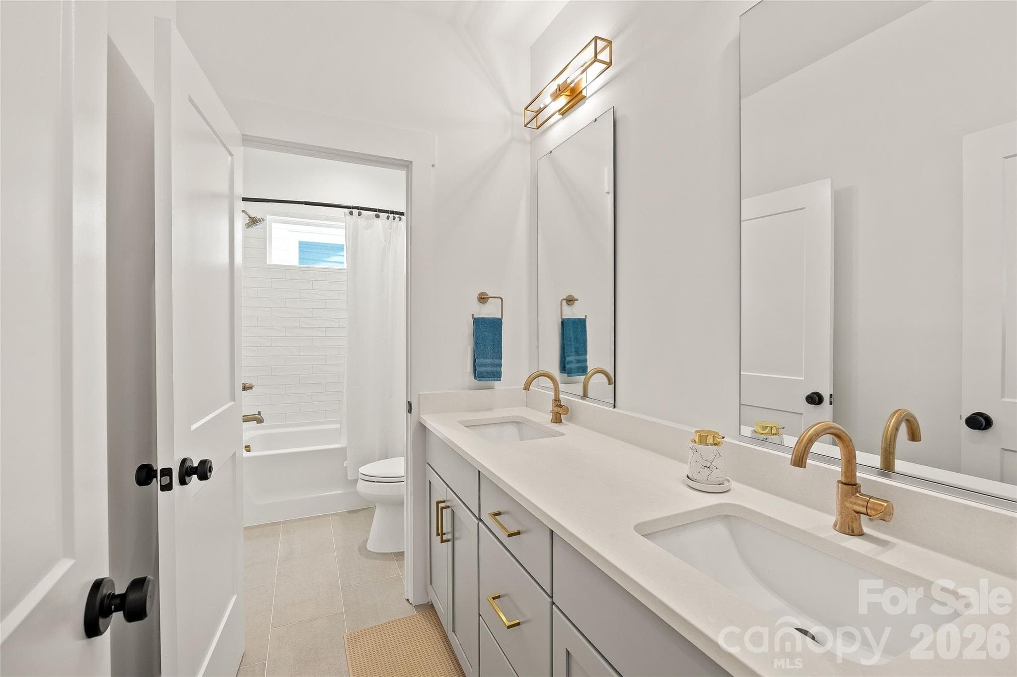 Full Bathroom - 812 State Street, Charlotte
