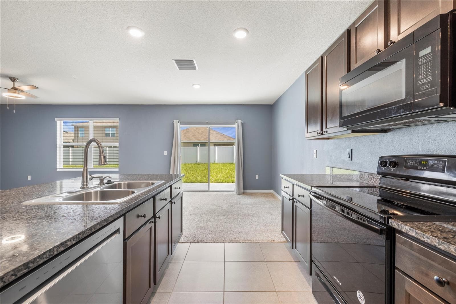 Single Family Residence at 10212 GOLDEN LIGHT CT, RIVERVIEW, photo 14 of 48