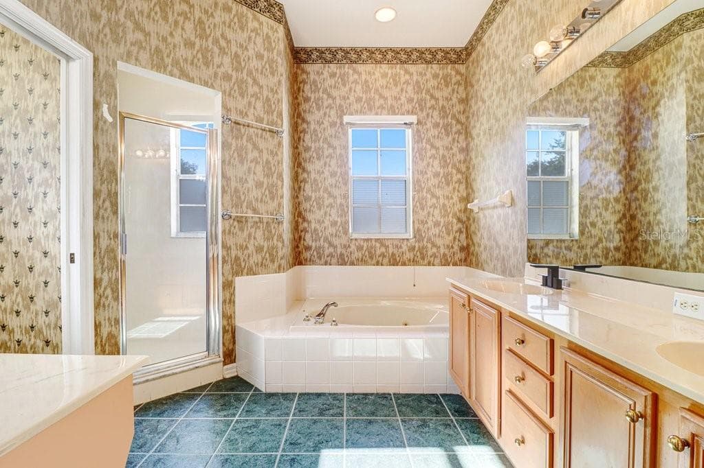 Single Family Residence at 3029 MINUTEMAN LN, BRANDON, photo 27 of 50