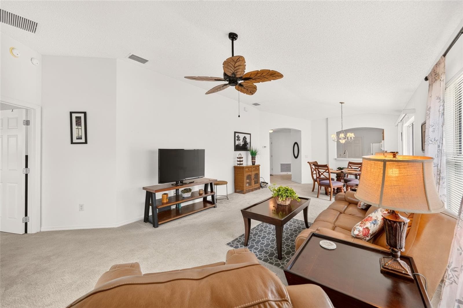 Living area - 1049 JACKSON ST, THE VILLAGES