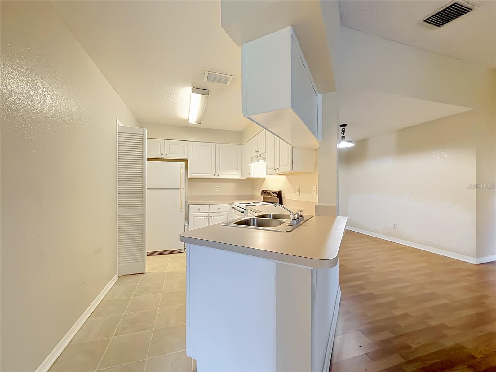 Kitchen - 2550 N ALAFAYA TRL #12205, ORLANDO