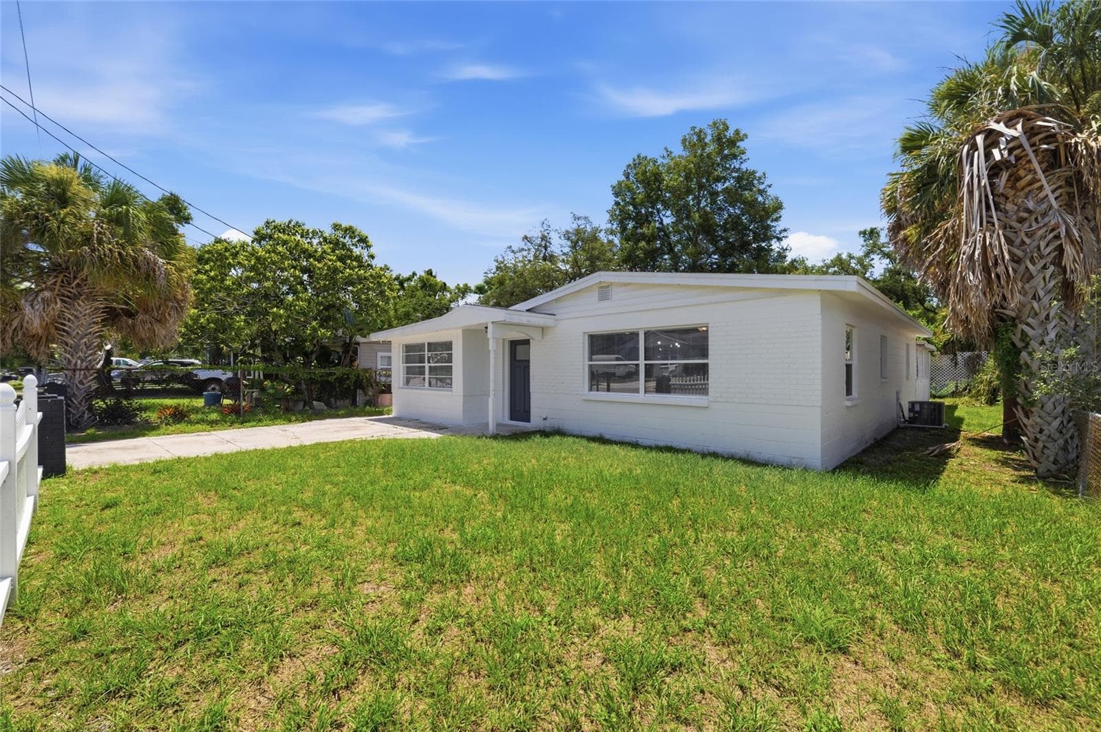 Single Family Residence at 4009 E POWHATAN AVE, TAMPA, photo 4 of 33