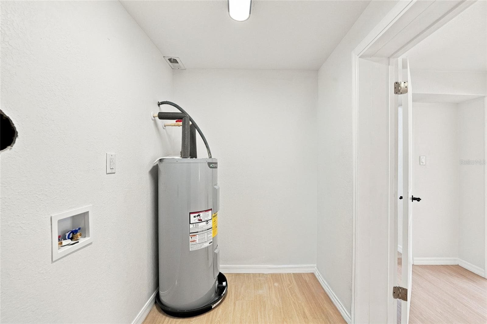 Laundry Room - 4009 E POWHATAN AVE, TAMPA