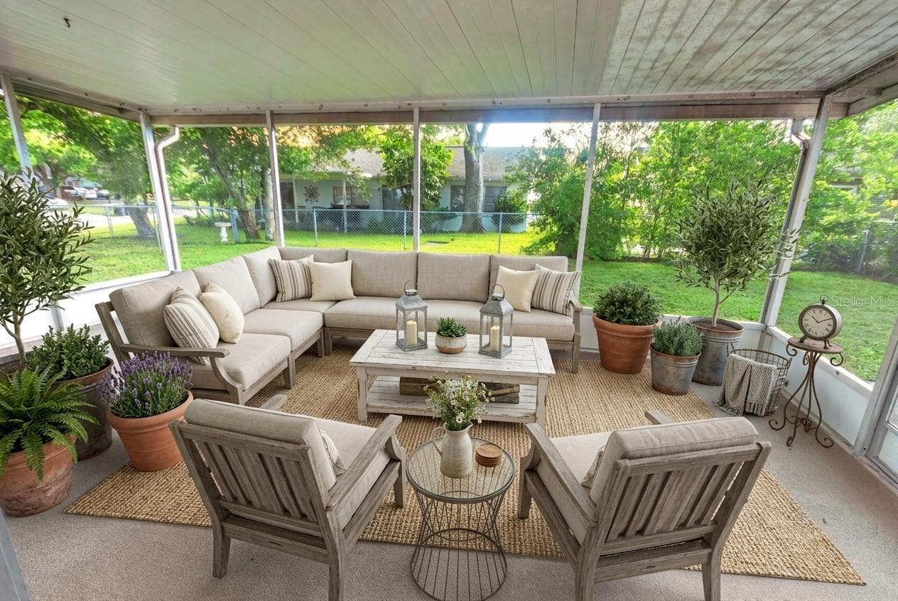 spacious Florida room - 12401 GUNSTOCK LN, HUDSON