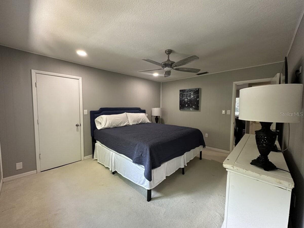 Bedroom #2 with queen bed. - 5955 MIDNIGHT PASS RD #21E, SARASOTA