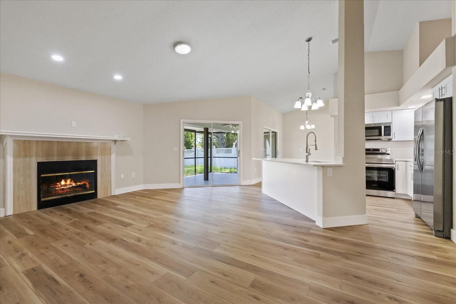 Single Family Residence at 120 FOUNTAIN CT, SPRING HILL, photo 11 of 47