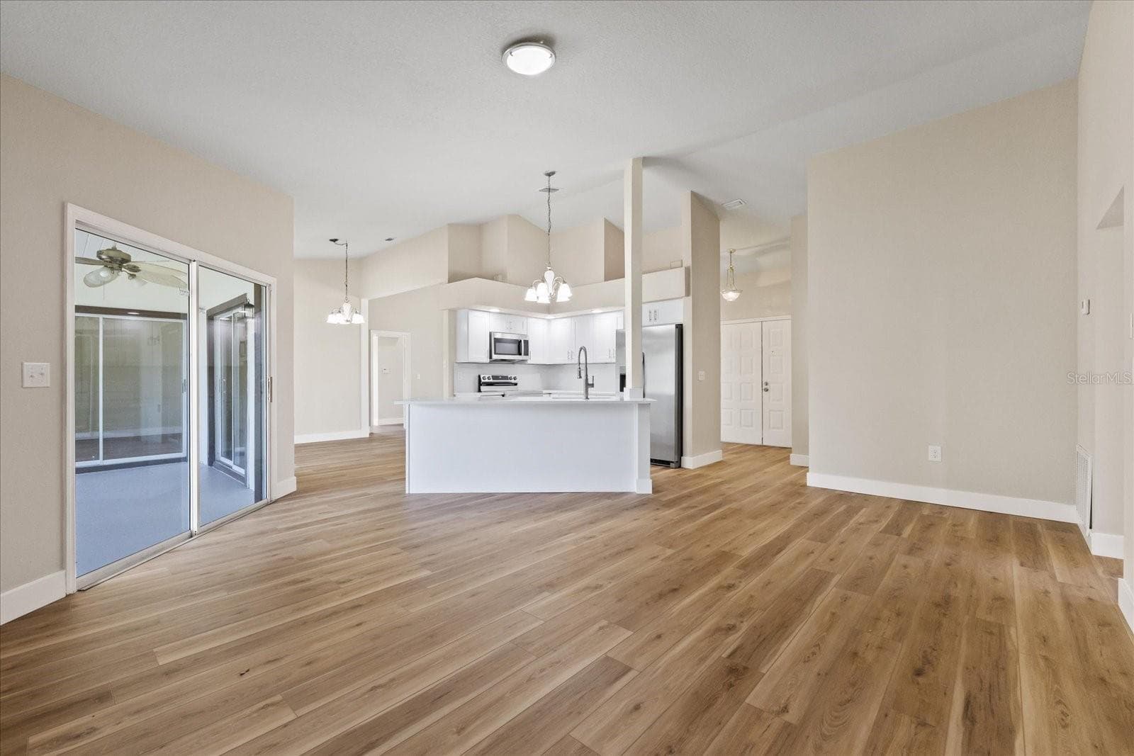 Single Family Residence at 120 FOUNTAIN CT, SPRING HILL, photo 12 of 47