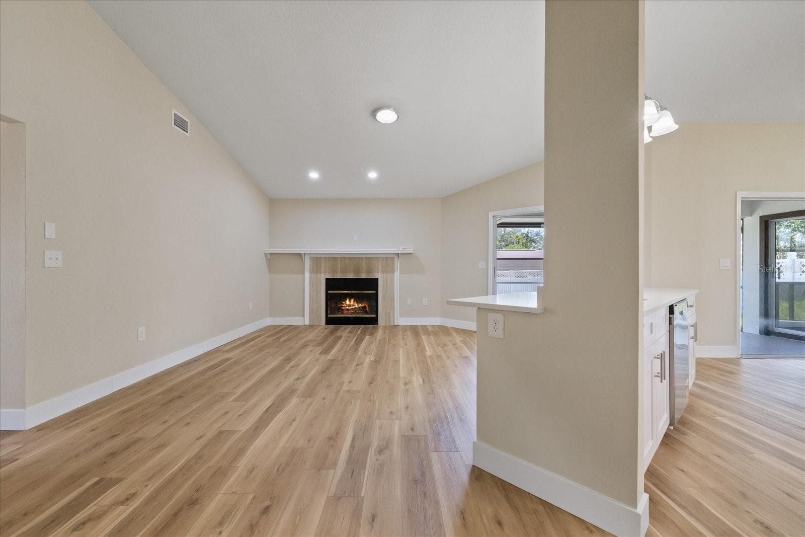 Single Family Residence at 120 FOUNTAIN CT, SPRING HILL, photo 13 of 47