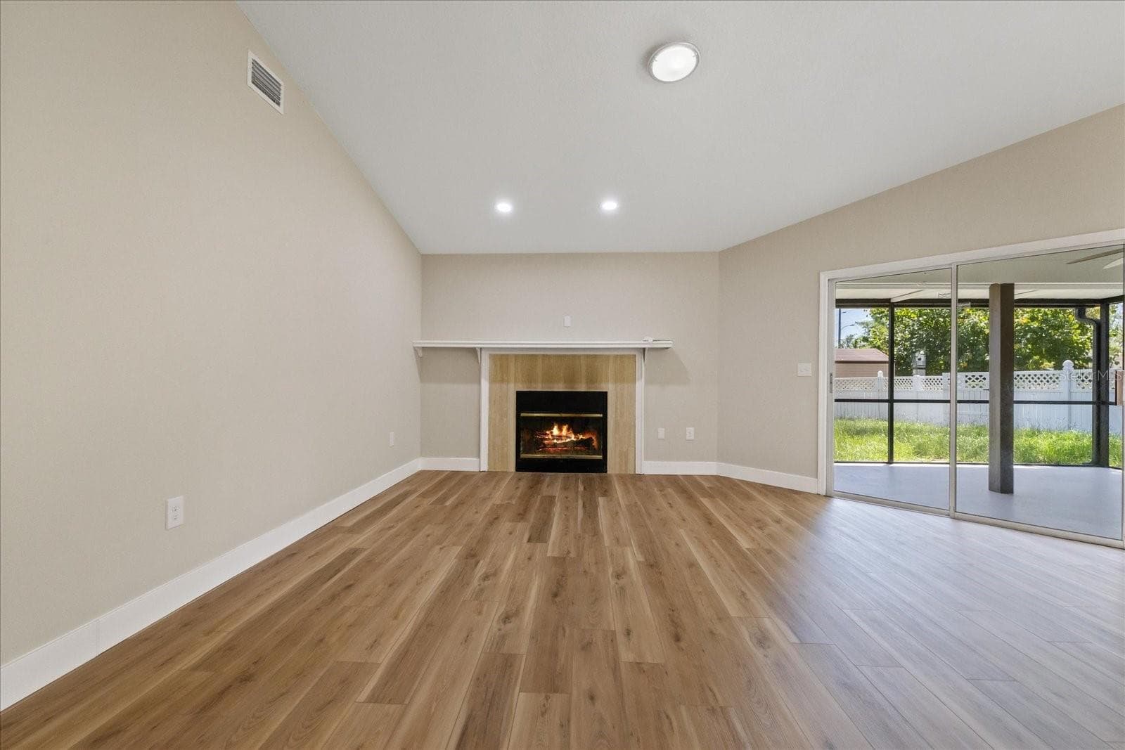 Single Family Residence at 120 FOUNTAIN CT, SPRING HILL, photo 15 of 47