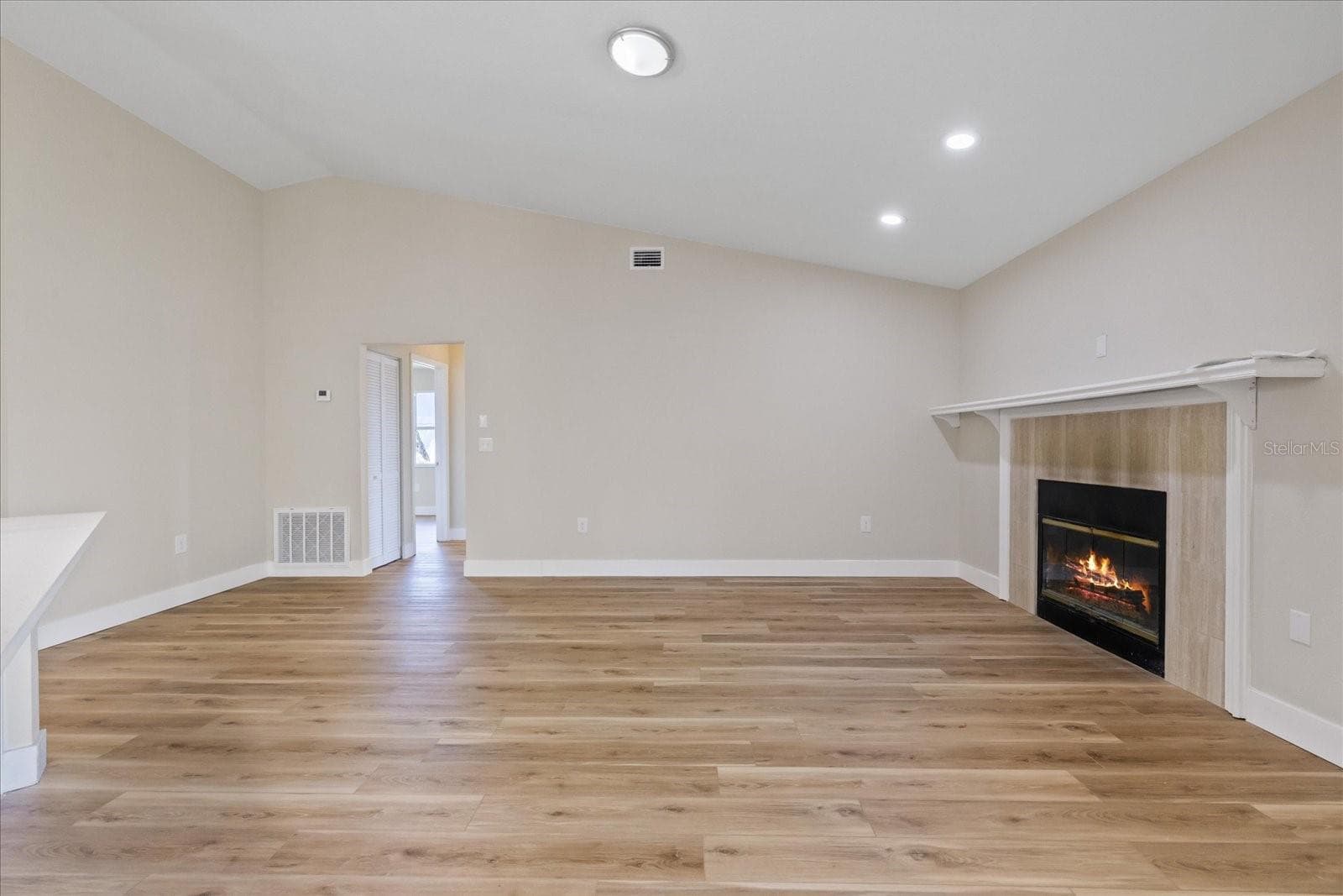 Single Family Residence at 120 FOUNTAIN CT, SPRING HILL, photo 16 of 47