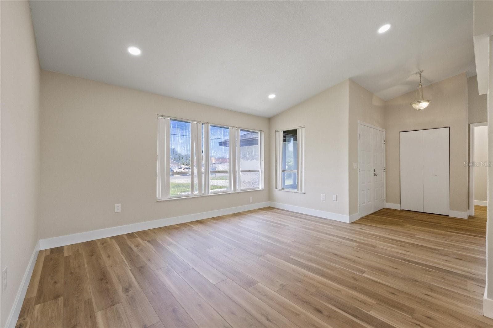 Single Family Residence at 120 FOUNTAIN CT, SPRING HILL, photo 19 of 47