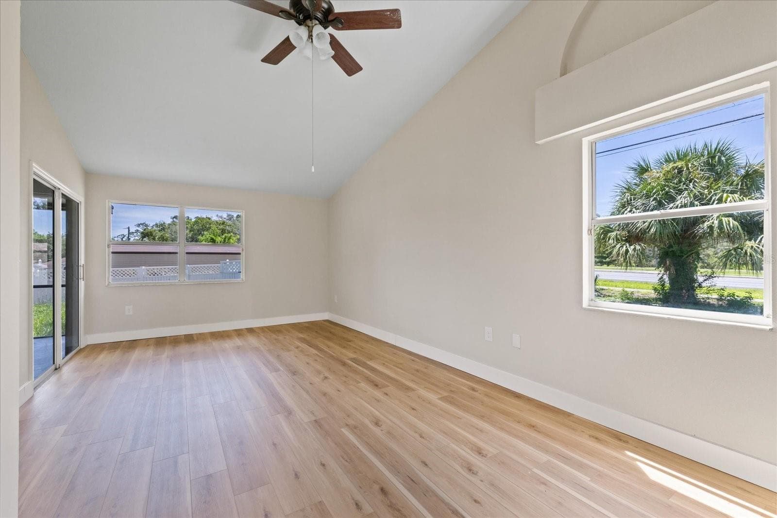 Single Family Residence at 120 FOUNTAIN CT, SPRING HILL, photo 22 of 47
