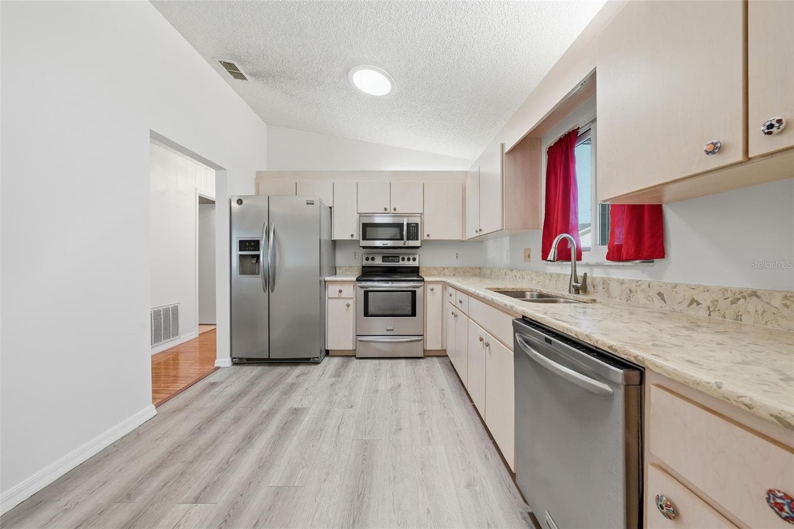 Single Family Residence at 17989 SE 106TH CT, SUMMERFIELD, photo 14 of 42