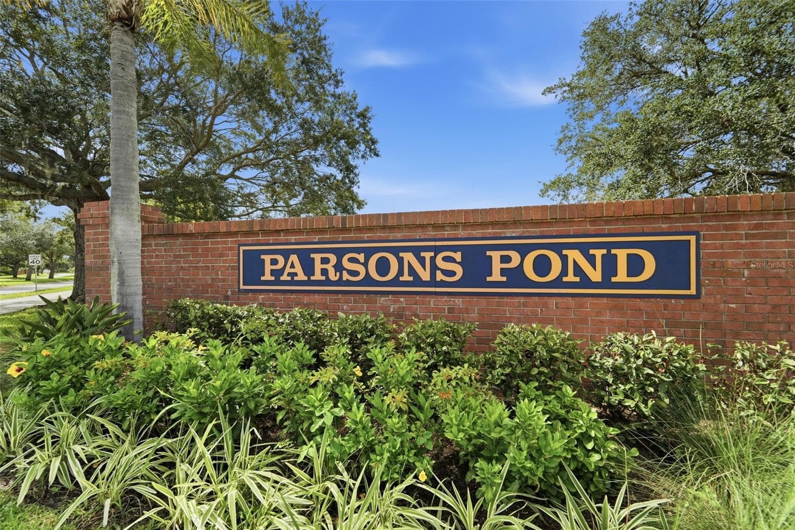 Single Family Residence at 2411 PARSONS POND CIR, KISSIMMEE, photo 2 of 33