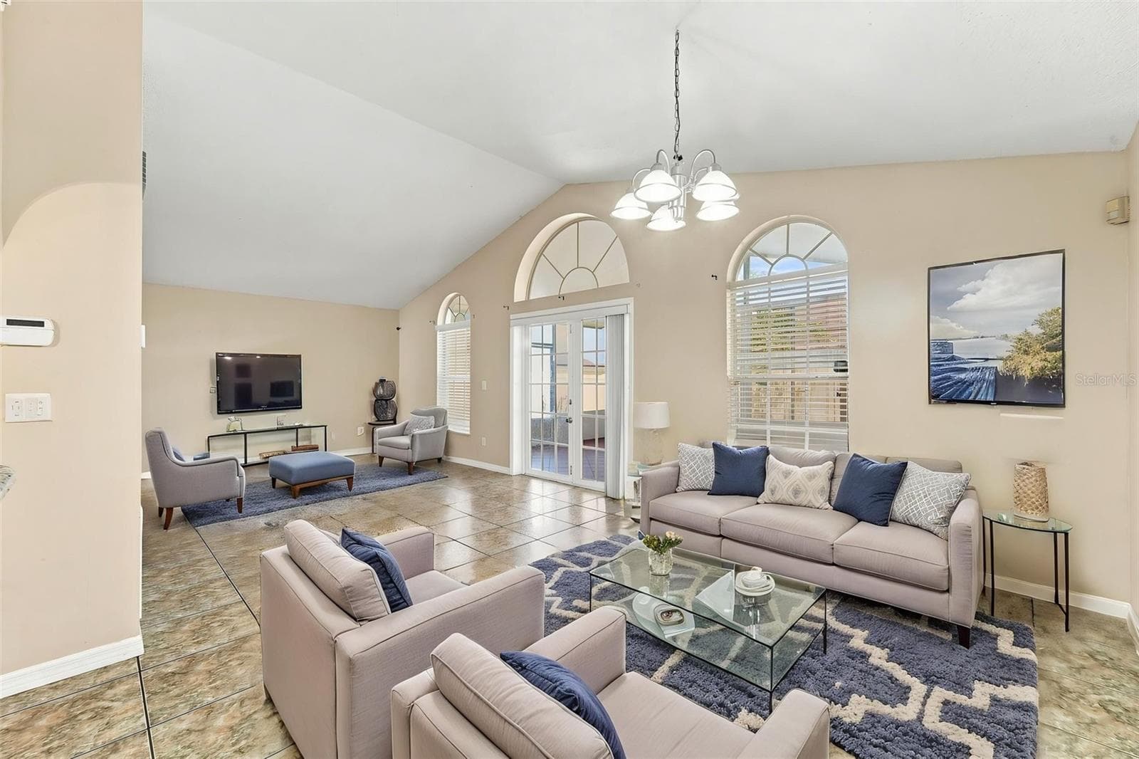 Single Family Residence at 2411 PARSONS POND CIR, KISSIMMEE, photo 3 of 33