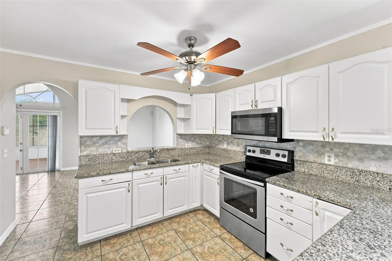 Single Family Residence at 2411 PARSONS POND CIR, KISSIMMEE, photo 7 of 33
