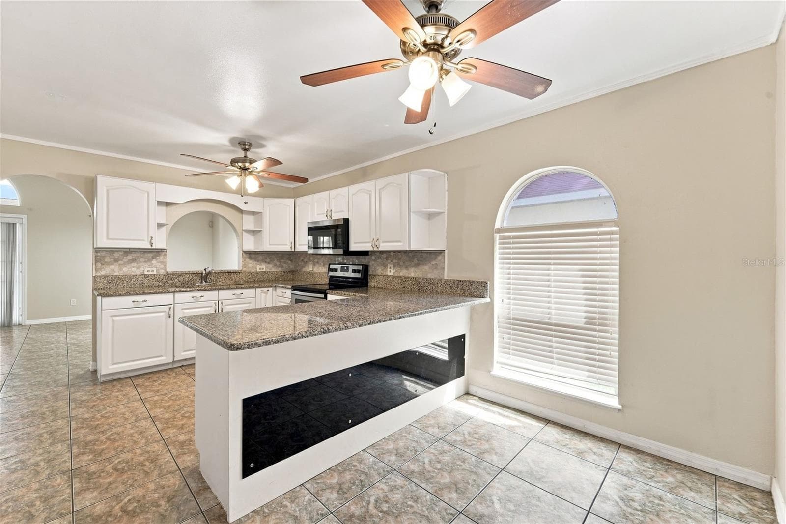 Single Family Residence at 2411 PARSONS POND CIR, KISSIMMEE, photo 8 of 33