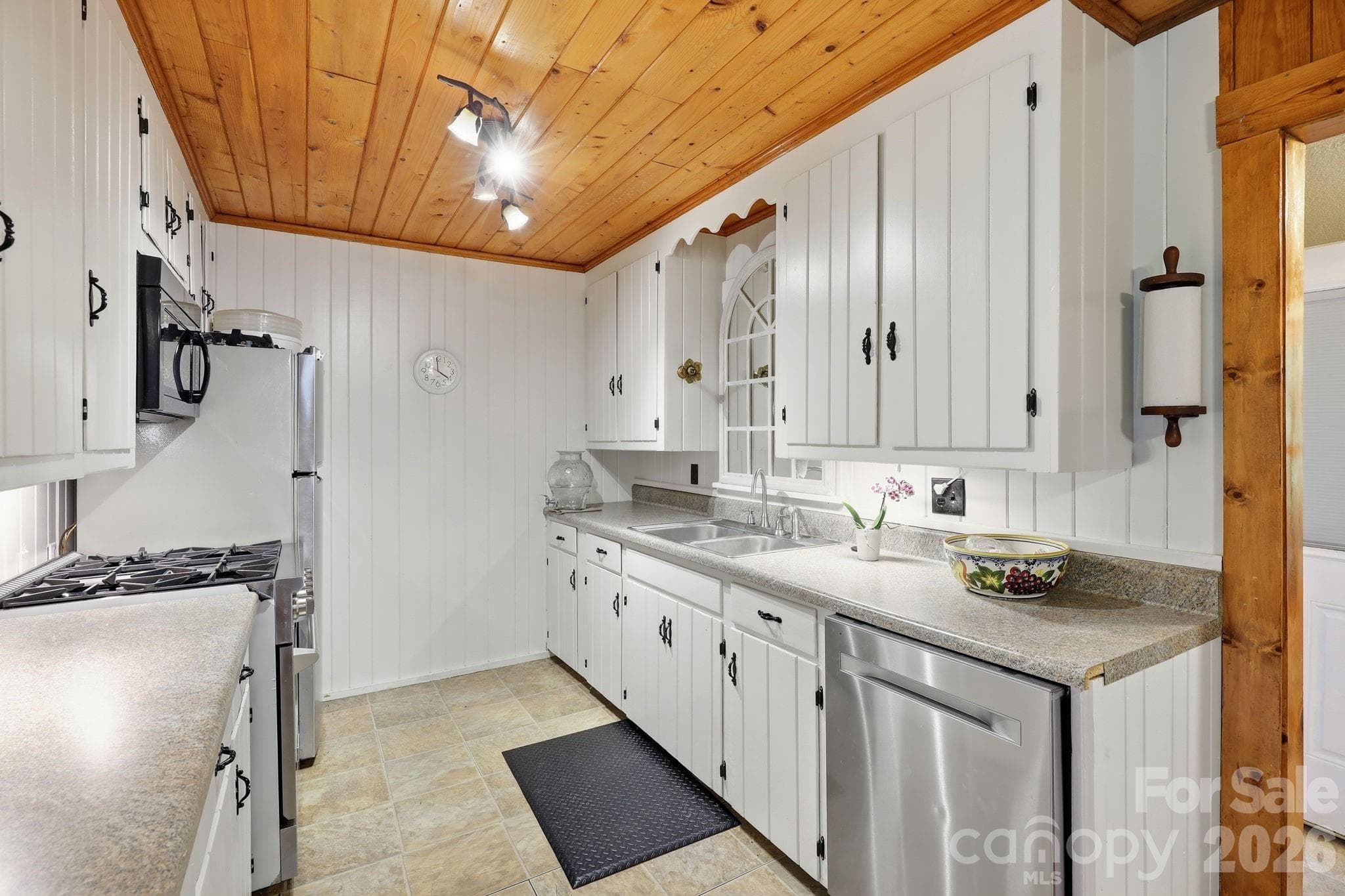 Main Kitchen - 313 Walker Road, Waynesville