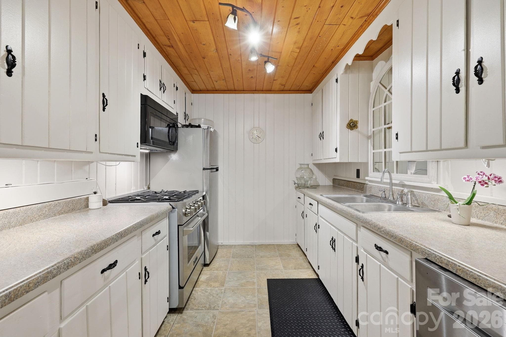 Single Family Residence at 313 Walker Road, Waynesville, photo 12 of 38