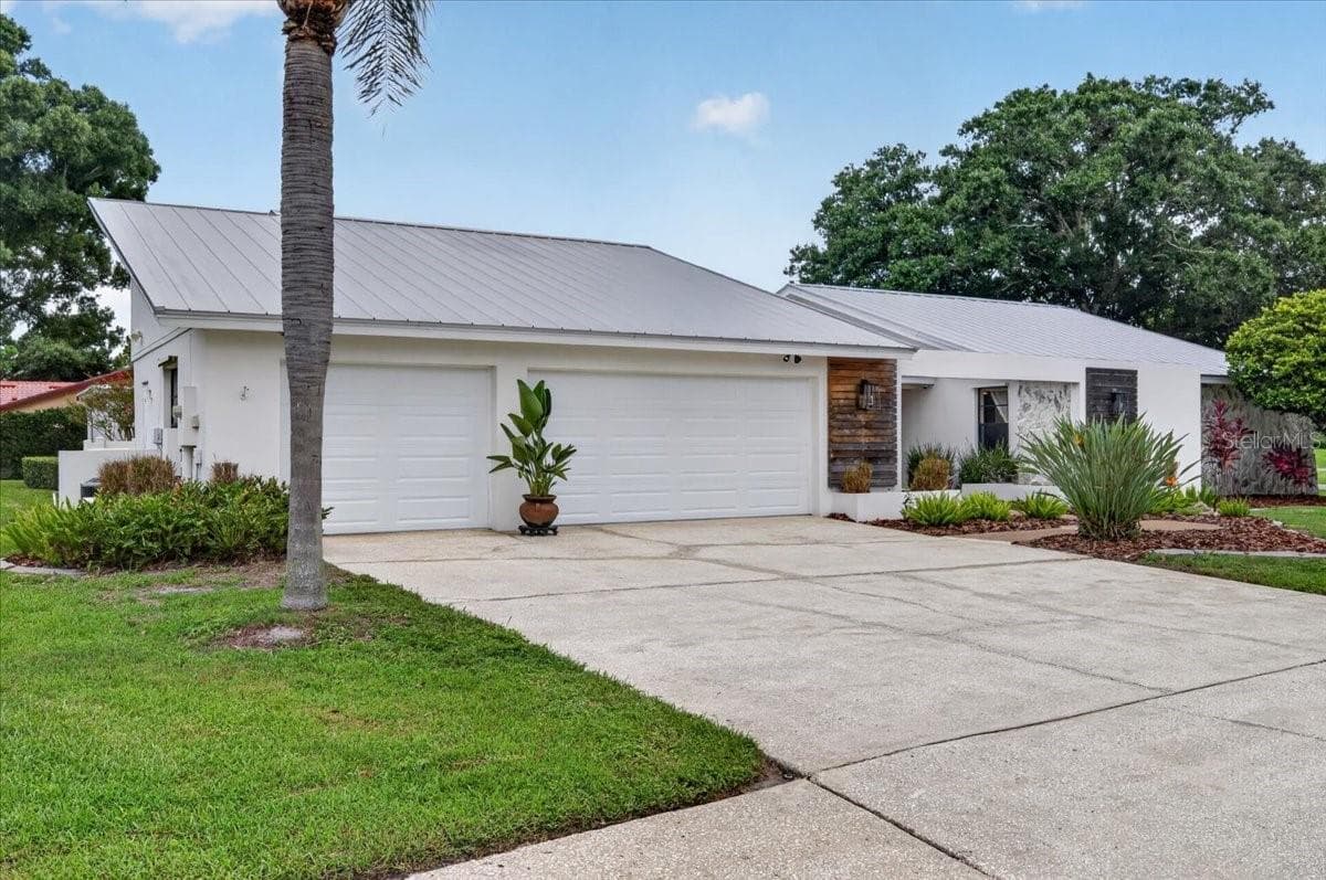 Single Family Residence at 2862 SHADY OAK CT, CLEARWATER, photo 2 of 62