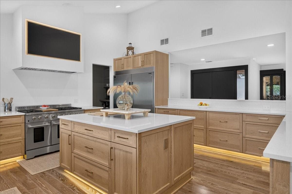 Single Family Residence at 2862 SHADY OAK CT, CLEARWATER, photo 11 of 62
