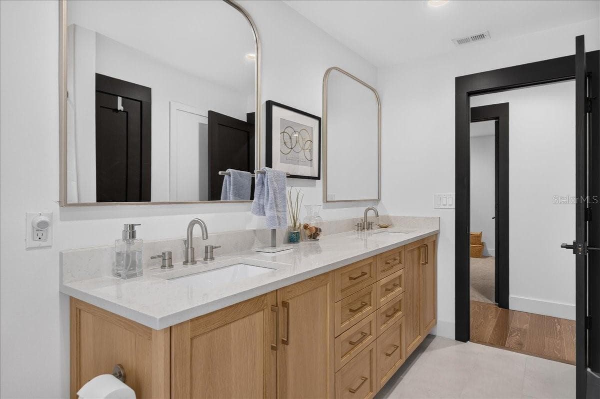 Single Family Residence at 2862 SHADY OAK CT, CLEARWATER, photo 31 of 62