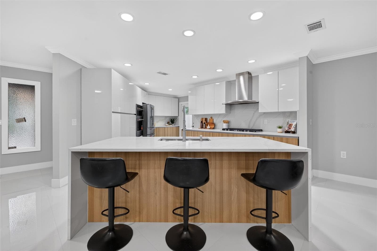 Single Family Residence at 219 MIRAMAR BLVD NE, ST PETERSBURG, photo 9 of 50