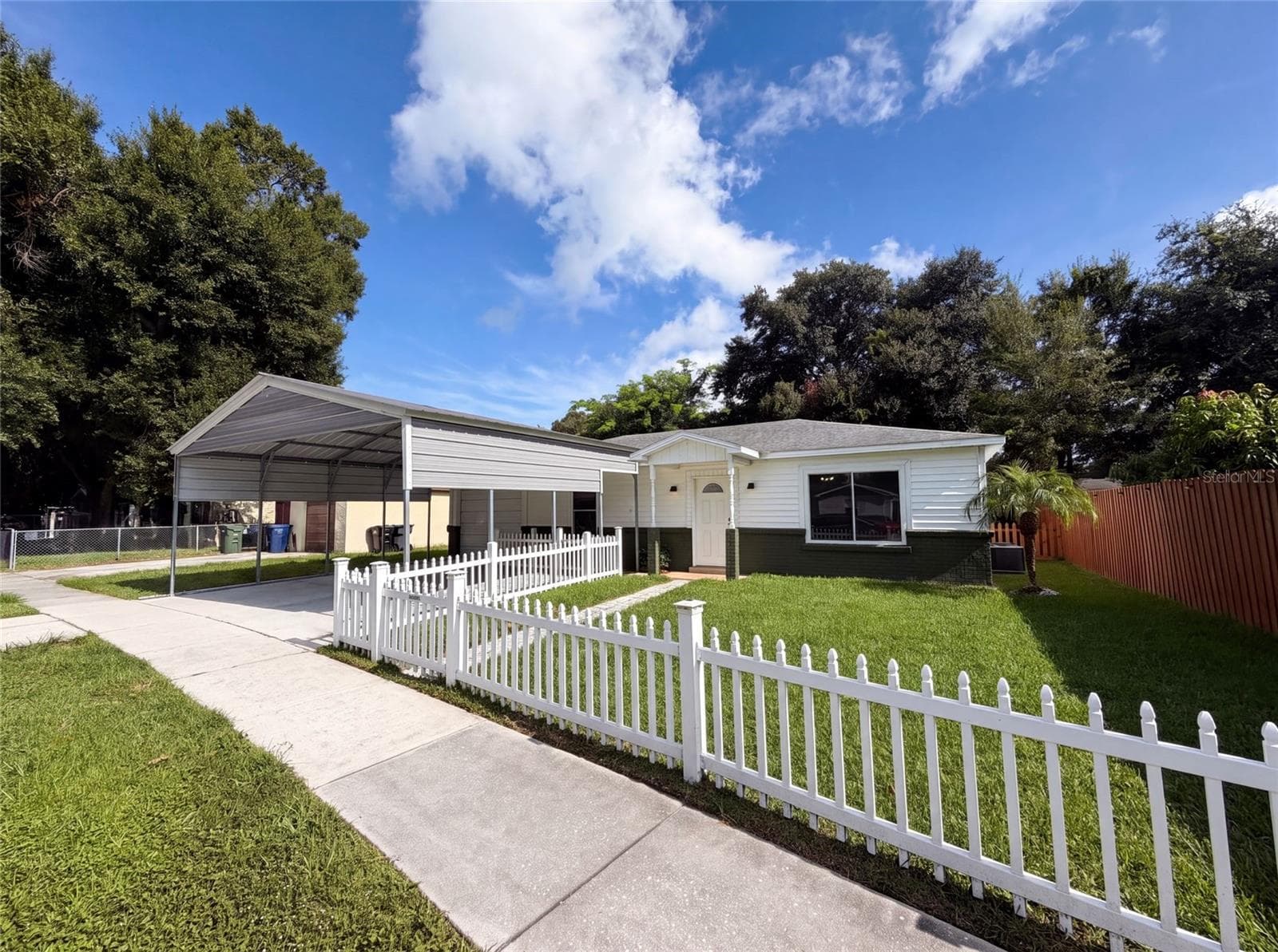 7233 THOMAS JEFFERSON CIR W