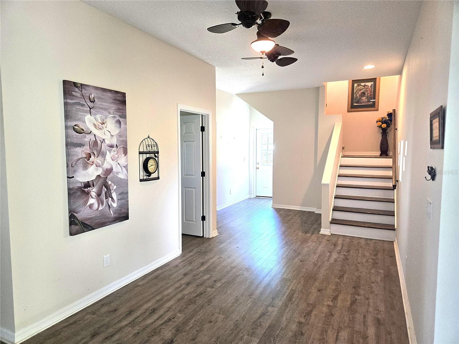 Den & entry area 1st floor - 18249 ROSE ST, GROVELAND